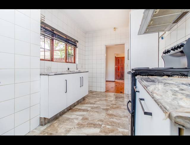4 BEDROOM FREEHOLD FOR SALE IN WELTEVREDEN PARK